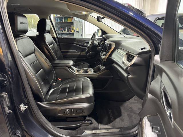 Used 2021 GMC Acadia Denali w/ Denali Technology Package AWD/4WD image 22