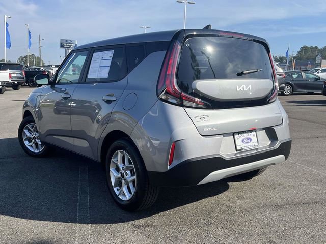 Used 2025 Kia Soul LX w/ LX Technology Package image 4