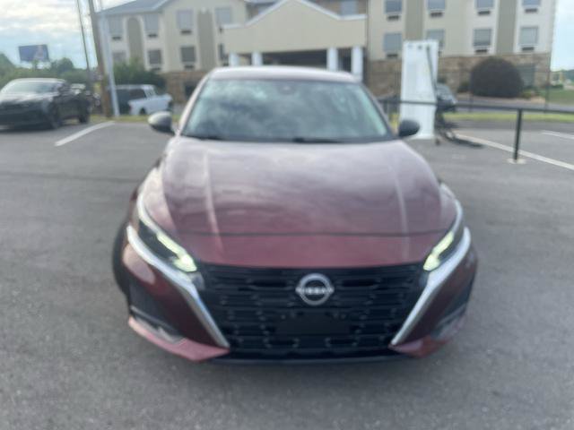 Used 2025 Nissan Altima 2.5 SV FWD image 2