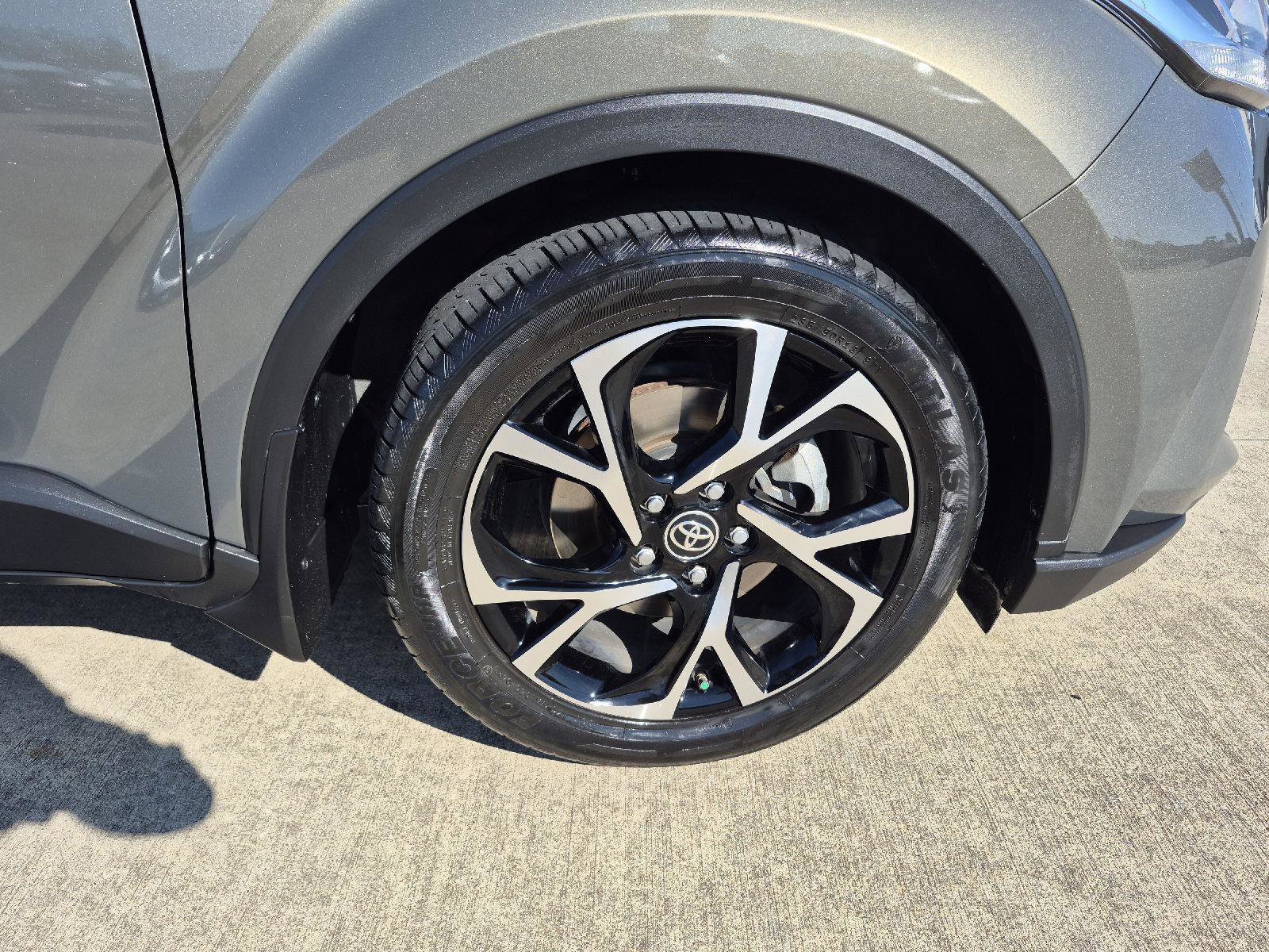 Used 2021 Toyota C-HR XLE image 8