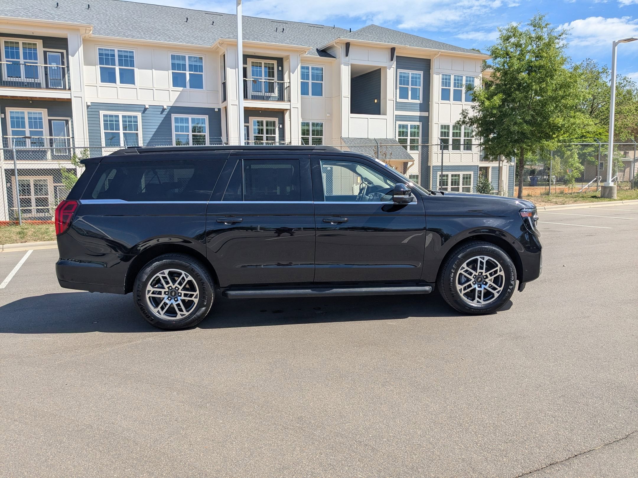 Certified 2025 Ford Expedition Max Active RWD image 3