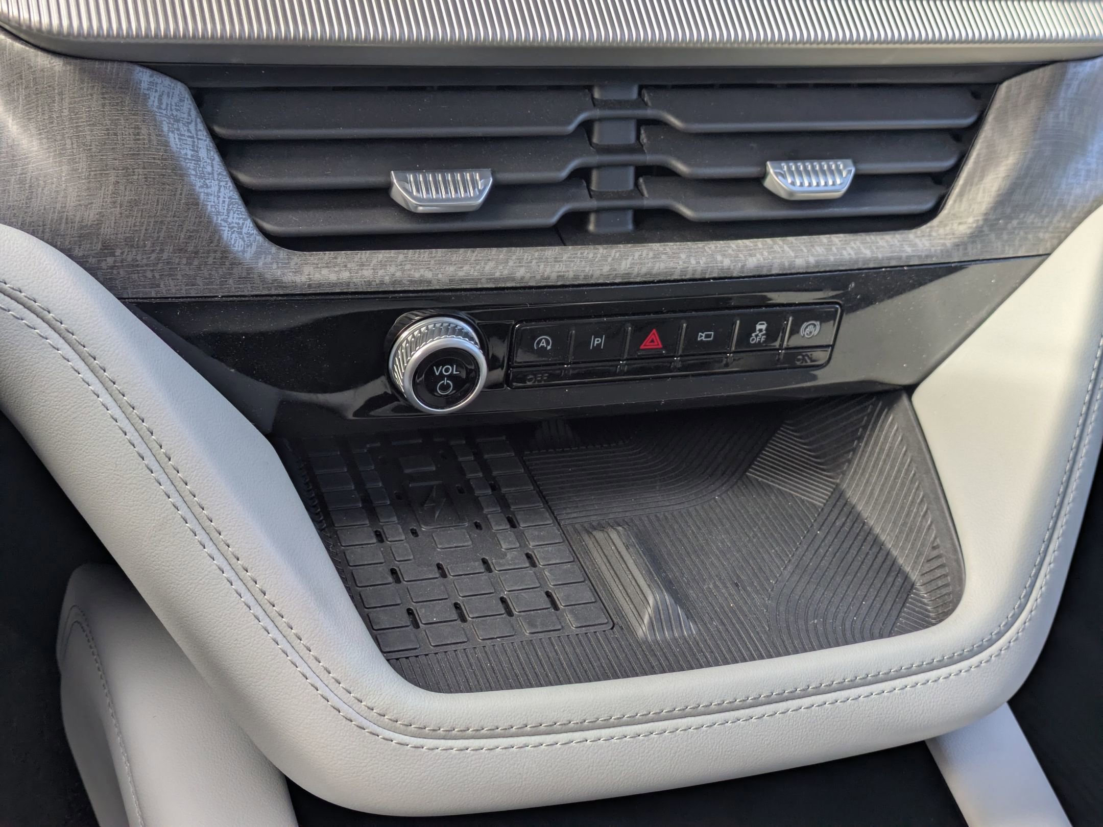 Certified 2025 Ford Explorer Platinum w/ Ultimate Package image 23