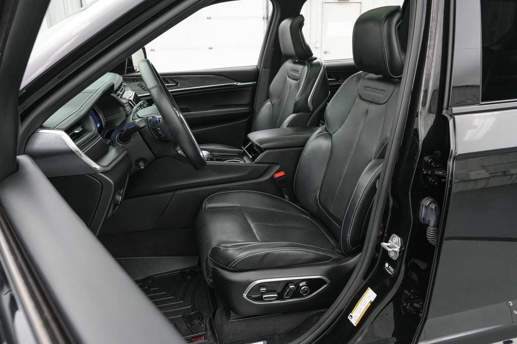 Used 2021 Jeep Grand Cherokee L Overland w/ Luxury Tech Group IV AWD/4WD image 11