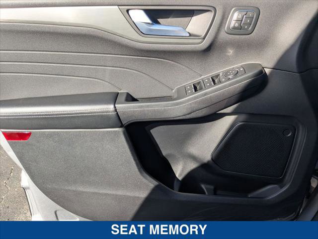 Certified 2022 Ford Escape Titanium w/ Class II Trailer Tow Package image 10