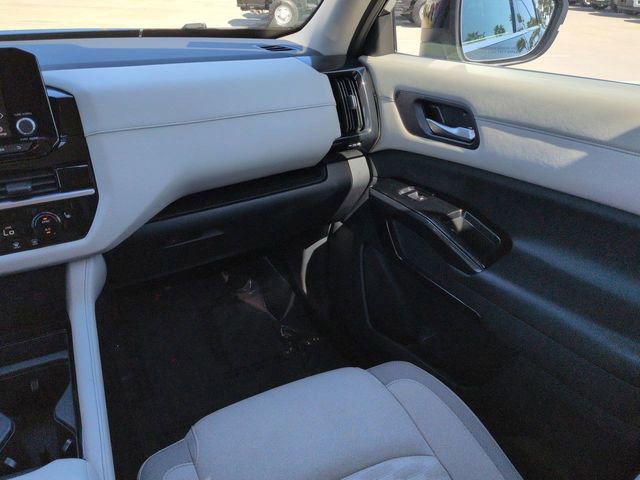 Used 2022 Nissan Pathfinder SV image 16