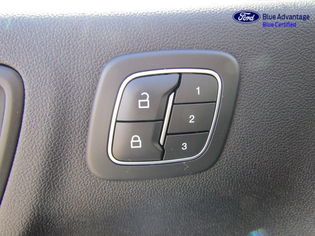 Certified 2022 Ford Escape Titanium FWD image 27
