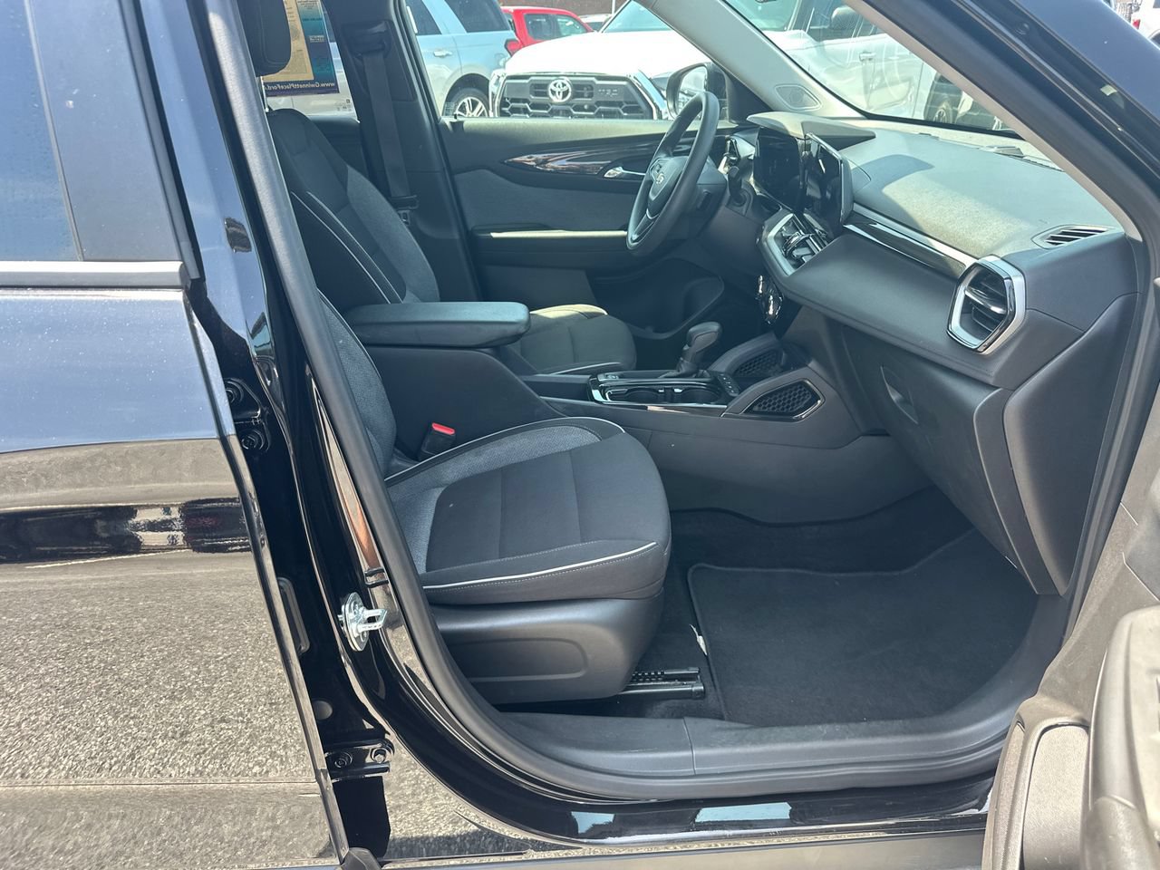 Used 2025 Chevrolet TrailBlazer LT AWD/4WD image 15