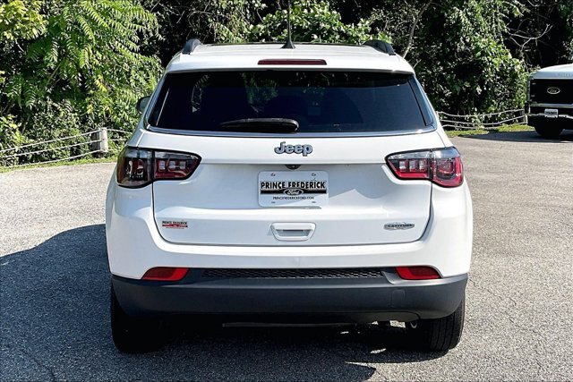 Used 2022 Jeep Compass Latitude w/ Sun and Sound Group FWD image 4