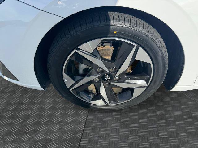 Used 2023 Hyundai Elantra Limited w/ Preferred Accessory Package FWD image 14
