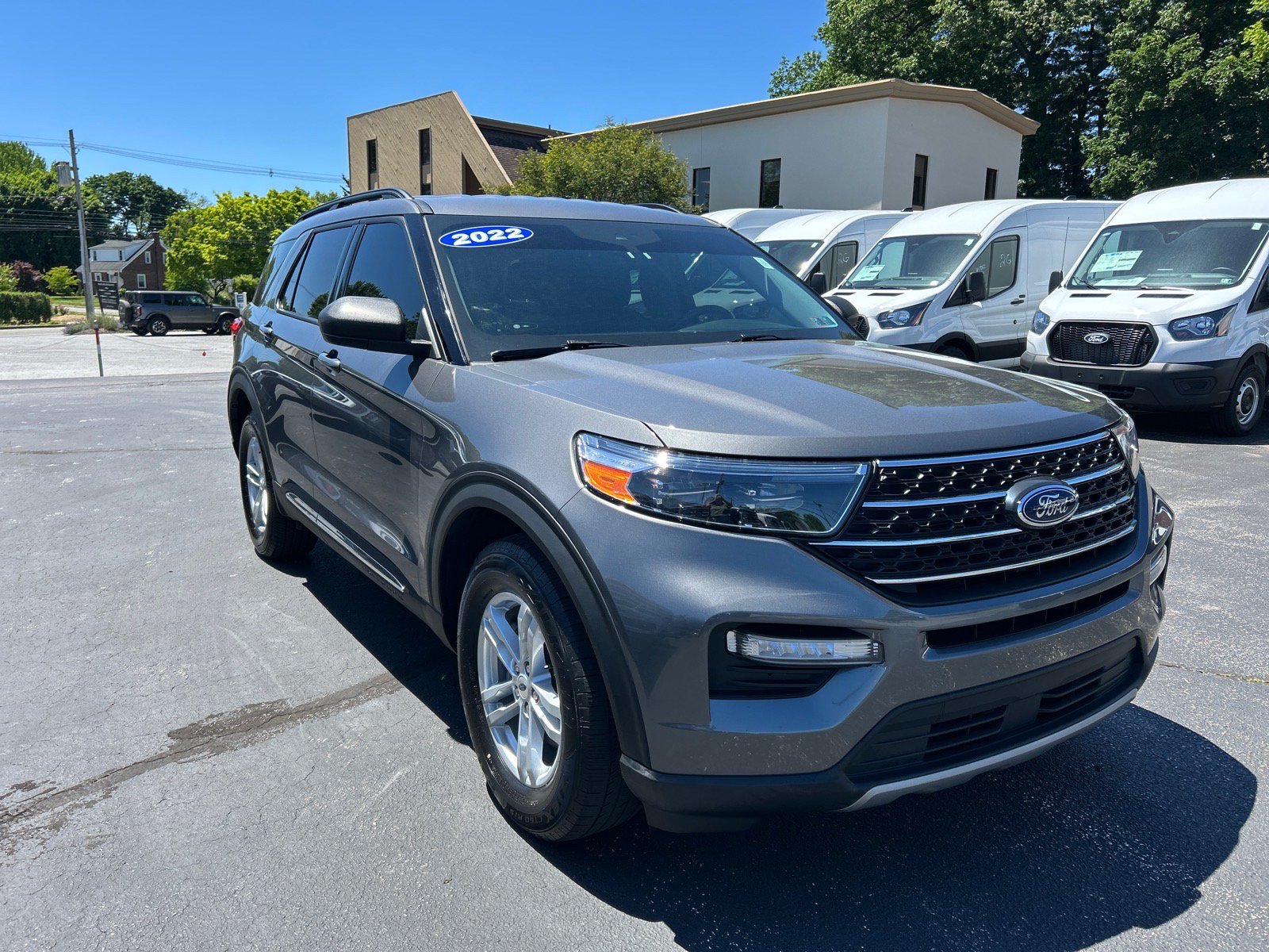 Certified 2023 Ford Explorer XLT w/ Equipment Group 202A AWD/4WD image 3