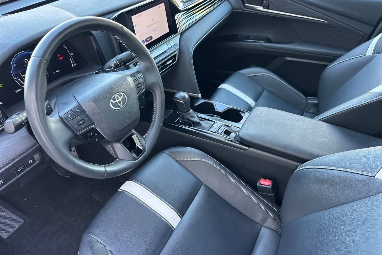 Used 2025 Toyota Camry SE w/ Convenience Package FWD image 11
