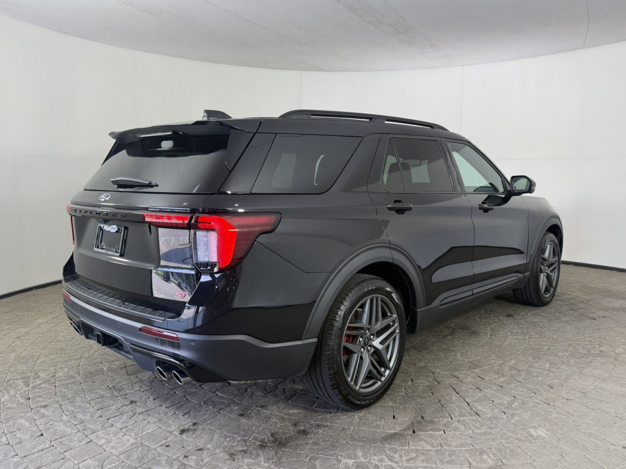 Certified 2025 Ford Explorer ST RWD image 9