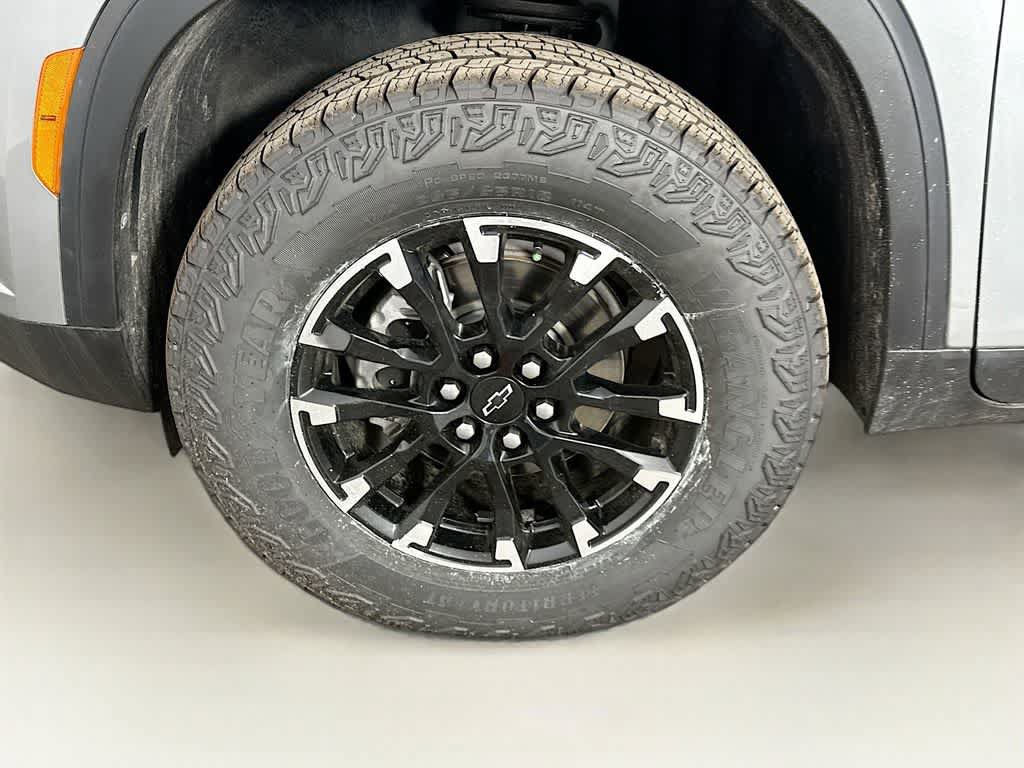 Used 2025 Chevrolet Traverse Z71 AWD/4WD image 8