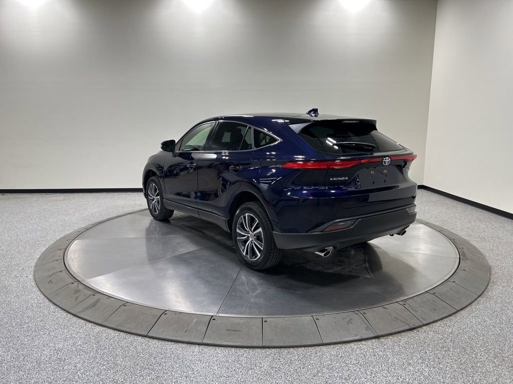 Used 2022 Toyota Venza LE image 8