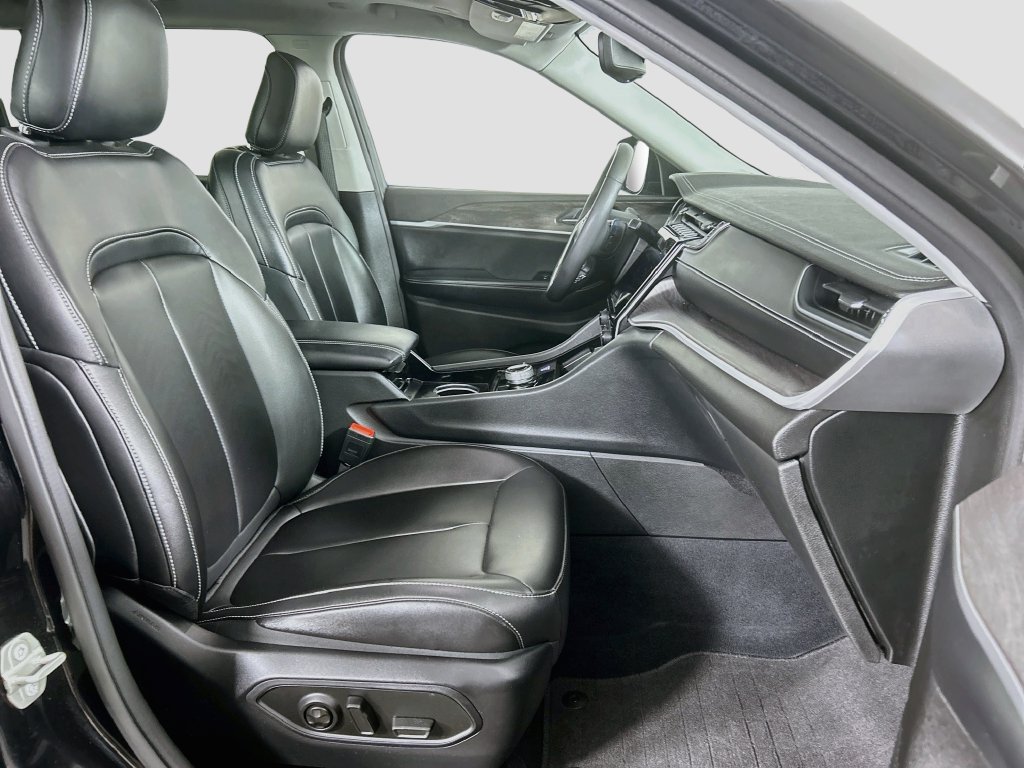 Used 2023 Jeep Grand Cherokee L Limited AWD/4WD image 34