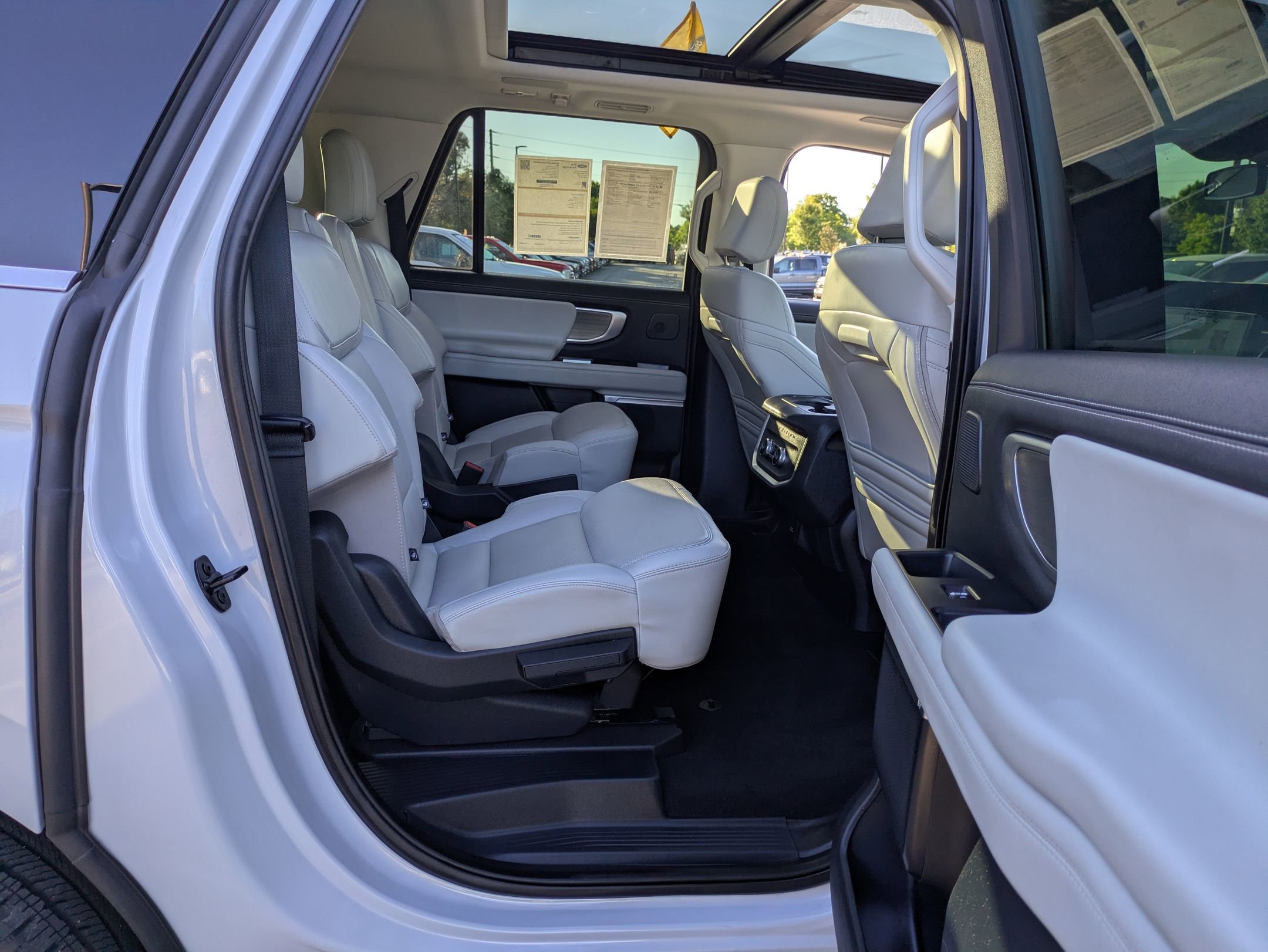 Certified 2025 Ford Expedition Max Platinum w/ Driver's Package AWD/4WD image 35