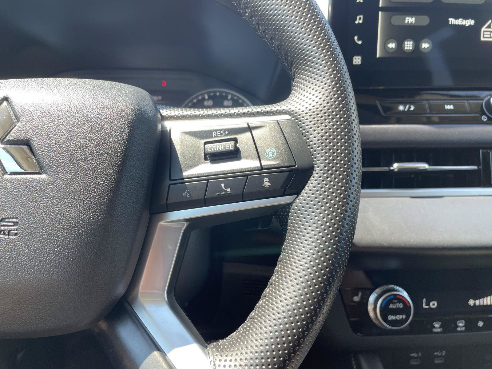 Used 2025 Mitsubishi Outlander SE FWD image 14