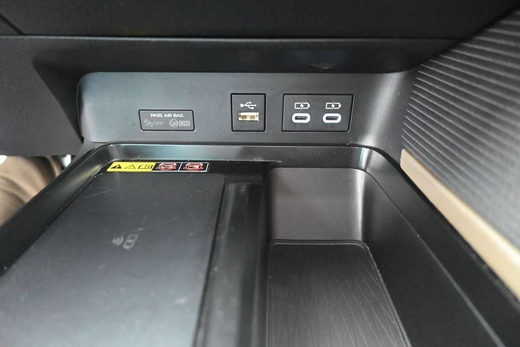 Used 2025 Toyota Camry SE FWD image 27