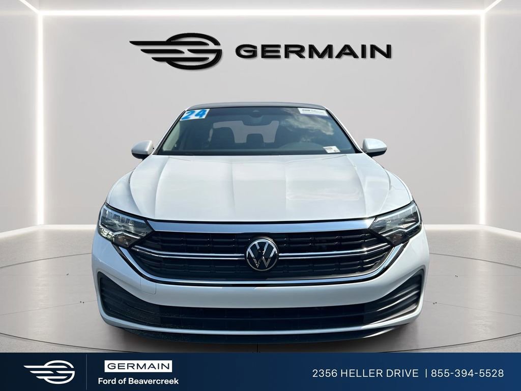 Used 2024 Volkswagen Jetta SE image 8
