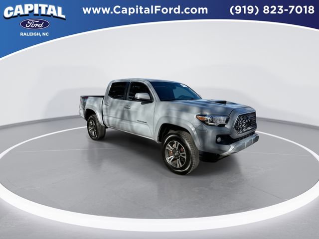 Used 2019 Toyota Tacoma TRD Sport image 2