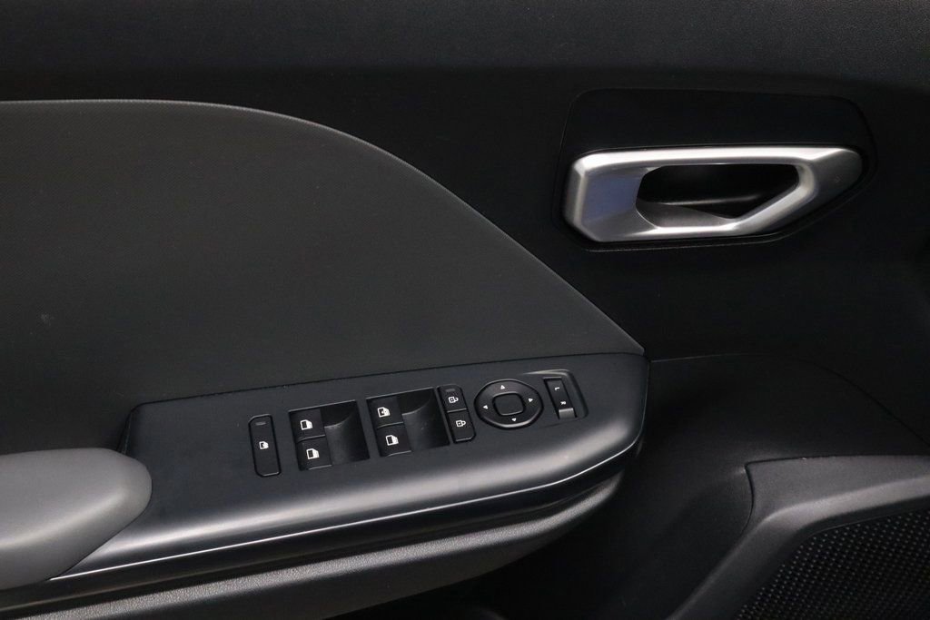 Used 2025 Kia K4 LXS image 21