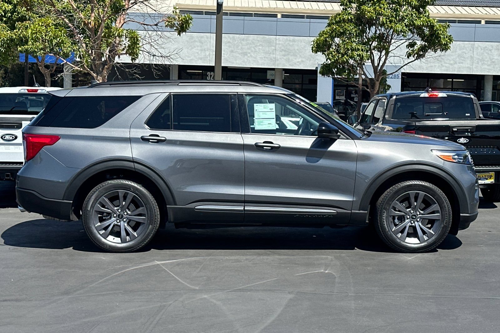 Certified 2023 Ford Explorer XLT w/ Equipment Group 202A AWD/4WD image 4