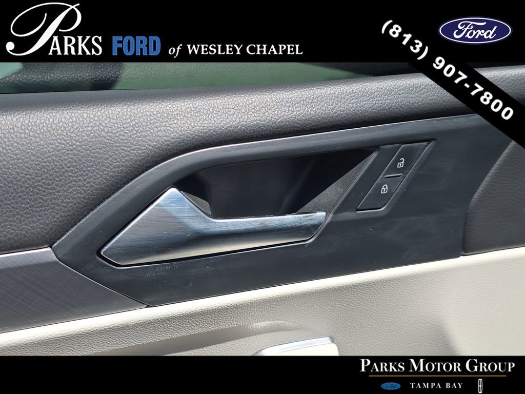 Used 2022 Volkswagen Jetta SE image 16