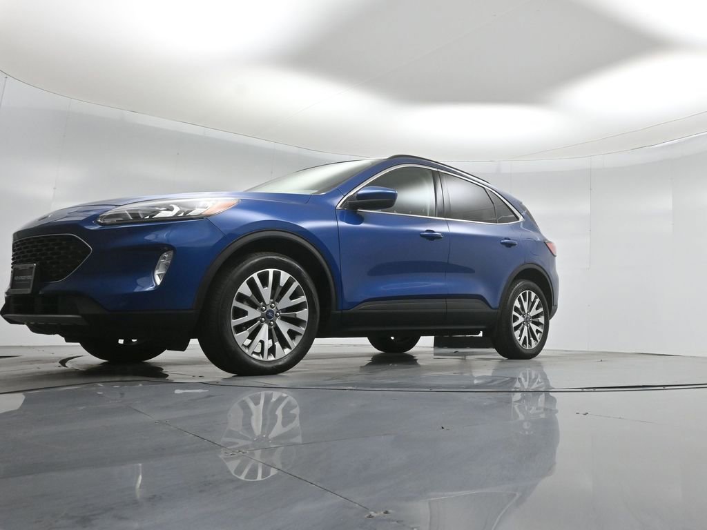 Certified 2022 Ford Escape Titanium w/ Class II Trailer Tow Package image 28