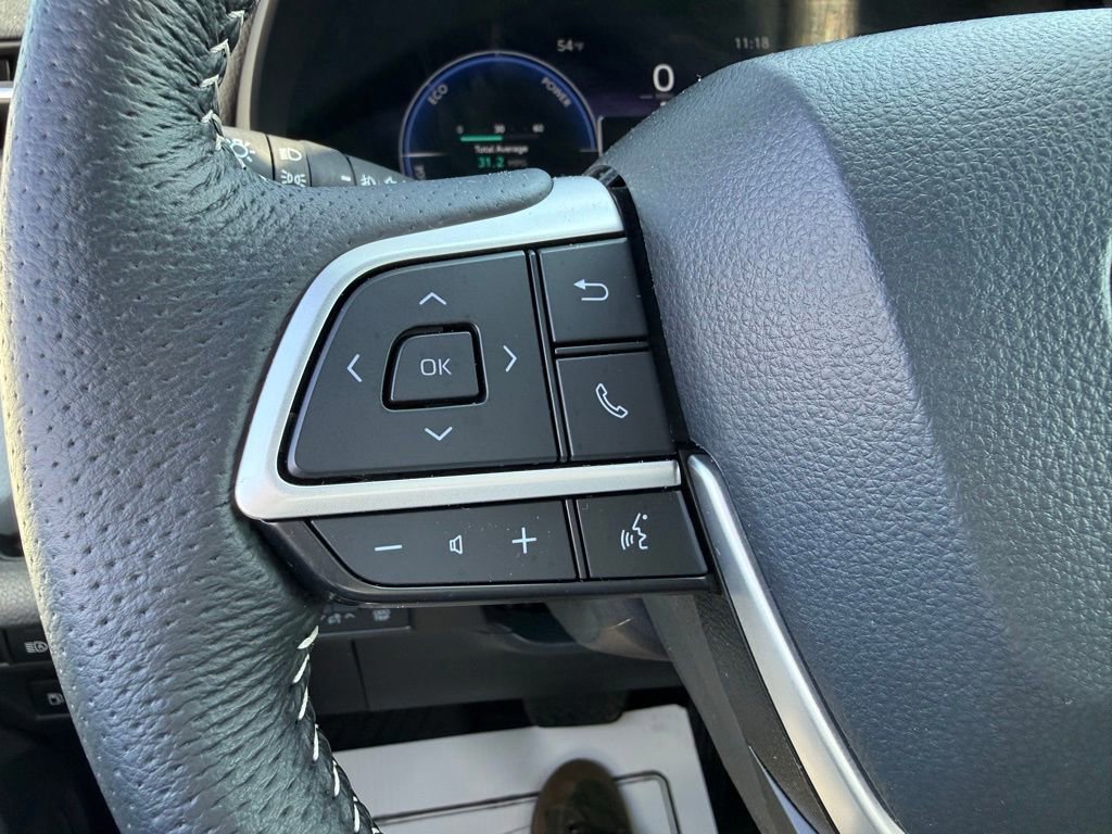 Used 2025 Toyota Sienna XSE w/ XSE Plus Package image 16