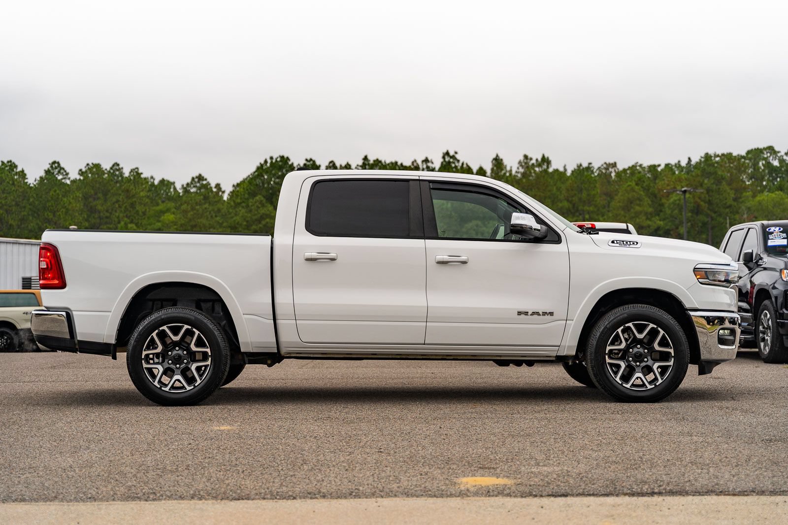 Used 2025 RAM 1500 Laramie AWD/4WD image 8