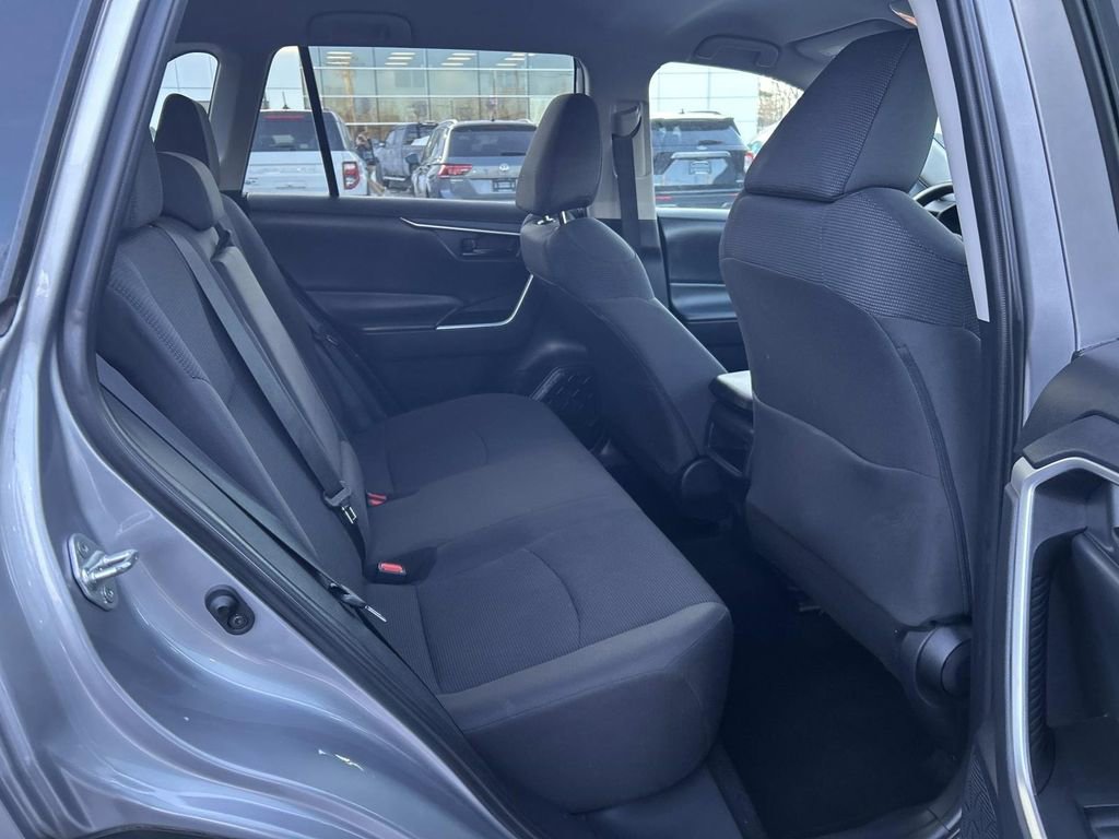 Used 2019 Toyota RAV4 LE image 14