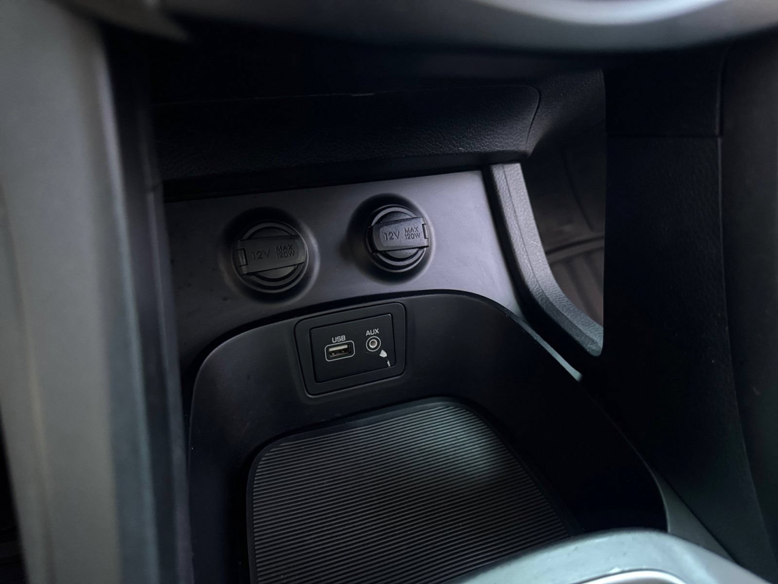 Used 2018 Hyundai Santa Fe Sport FWD image 19