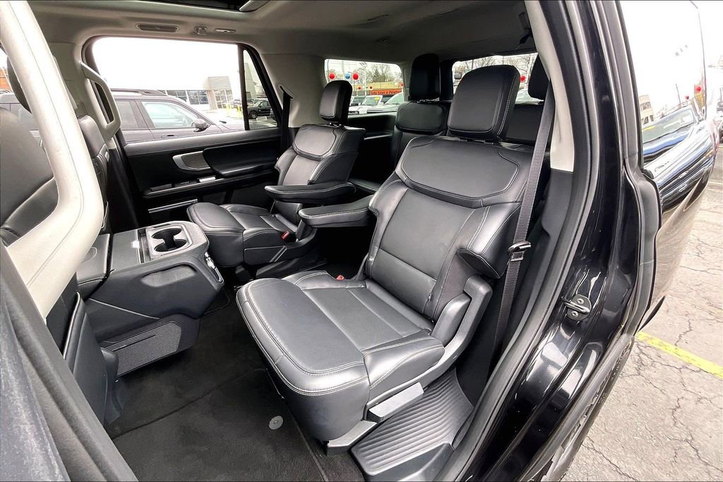 Certified 2025 Ford Expedition Platinum AWD/4WD image 24