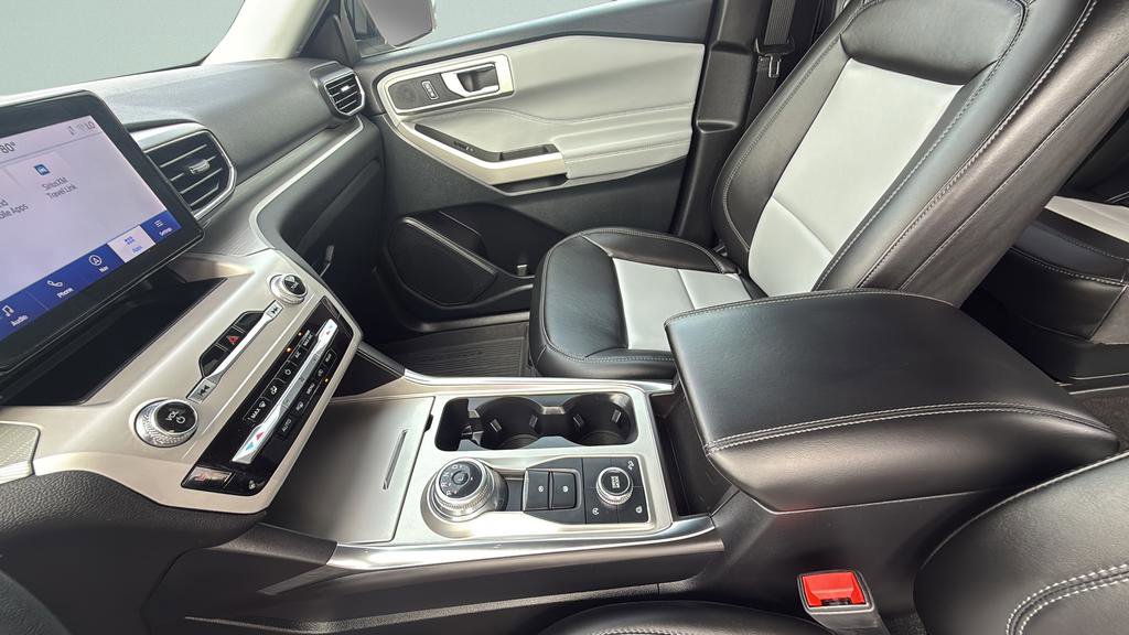 Certified 2023 Ford Explorer XLT w/ Equipment Group 202A AWD/4WD image 19