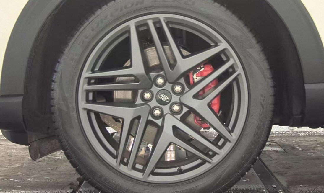 Certified 2025 Ford Explorer ST image 11