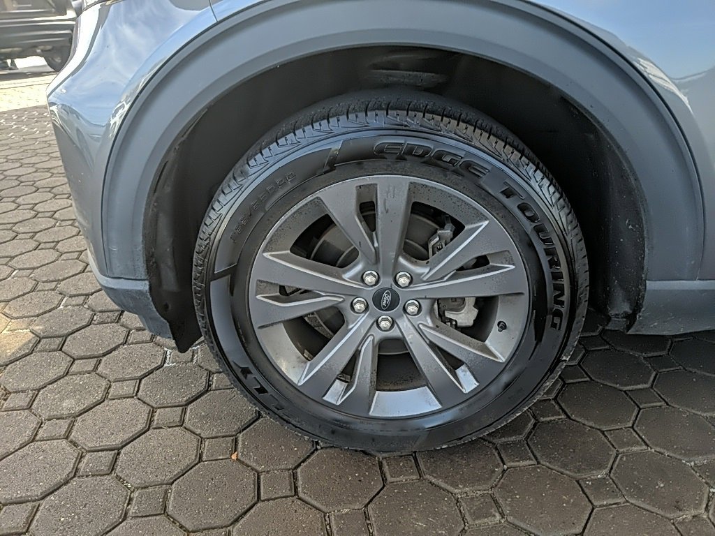 Certified 2022 Ford Explorer XLT w/ Equipment Group 202A image 9