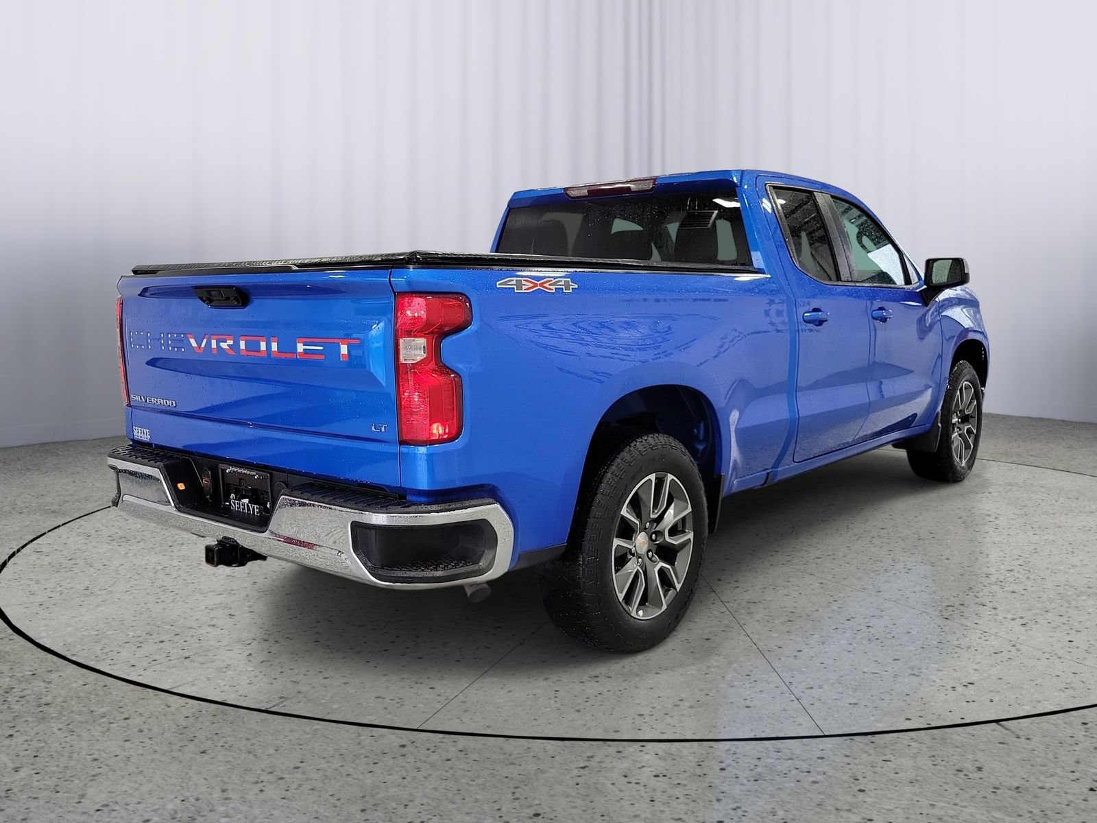 Used 2025 Chevrolet Silverado 1500 LT AWD/4WD image 2