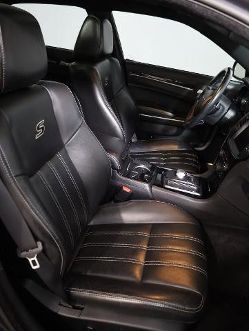 Used 2018 Chrysler 300 S w/ 300S Premium Group image 9