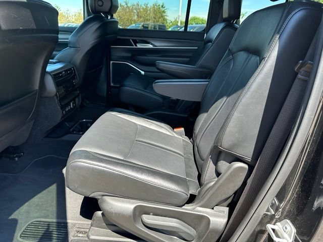 Used 2024 Jeep Wagoneer Series II AWD/4WD image 13