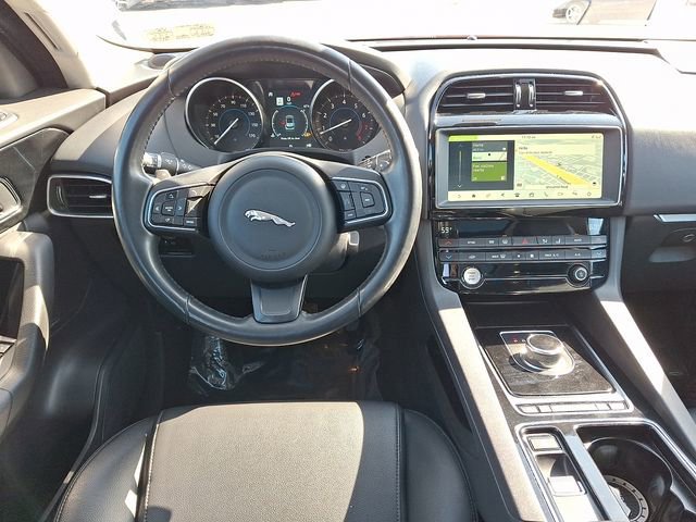 Used 2020 Jaguar F-PACE Premium image 11