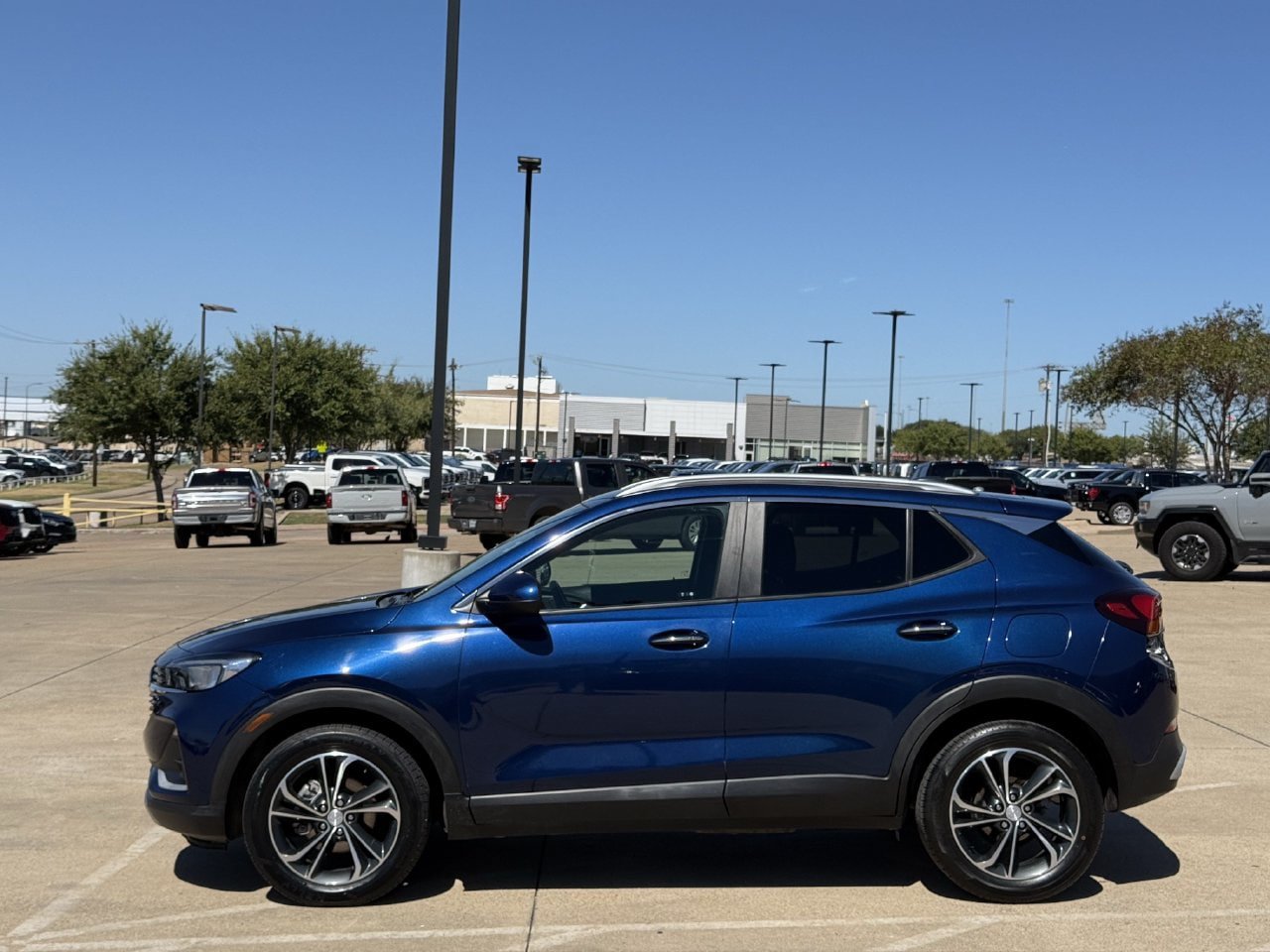 Used 2023 Buick Encore GX Select FWD image 3