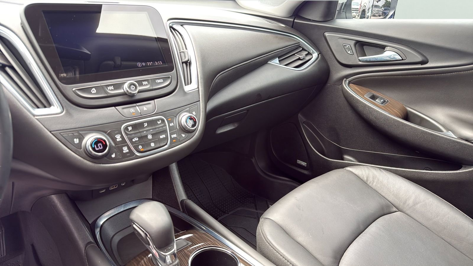 Used 2023 Chevrolet Malibu LT w/ LPO, Floor Liner Package FWD image 19