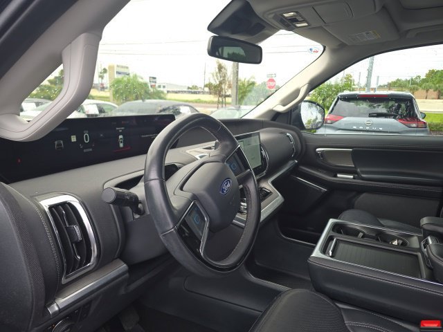 Certified 2025 Ford Expedition Platinum AWD/4WD image 10