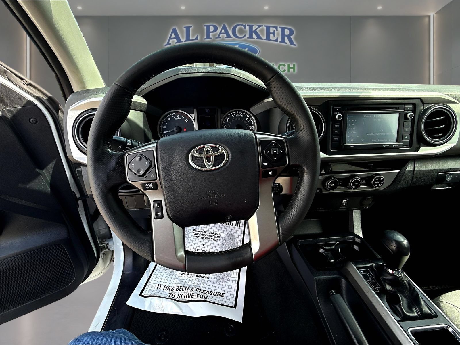 Used 2017 Toyota Tacoma SR5 w/ SR5 Appearance Package (SM) RWD image 13