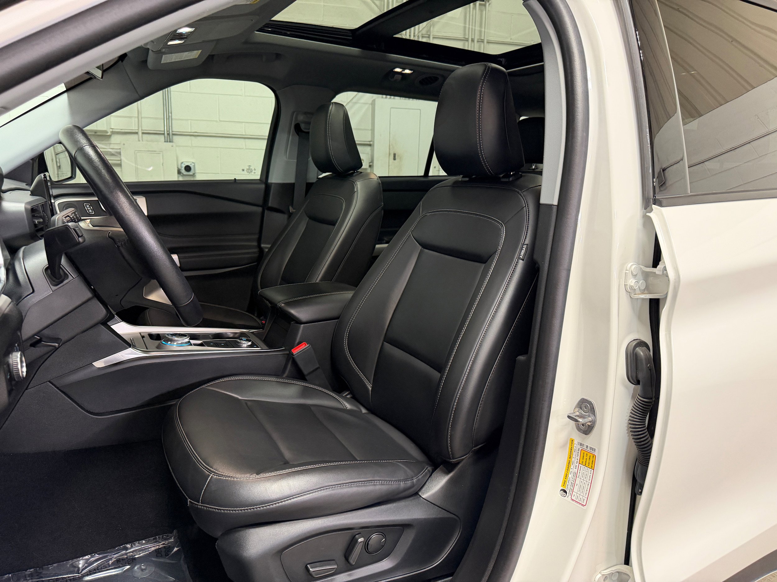 Certified 2023 Ford Explorer XLT w/ Equipment Group 202A AWD/4WD image 9