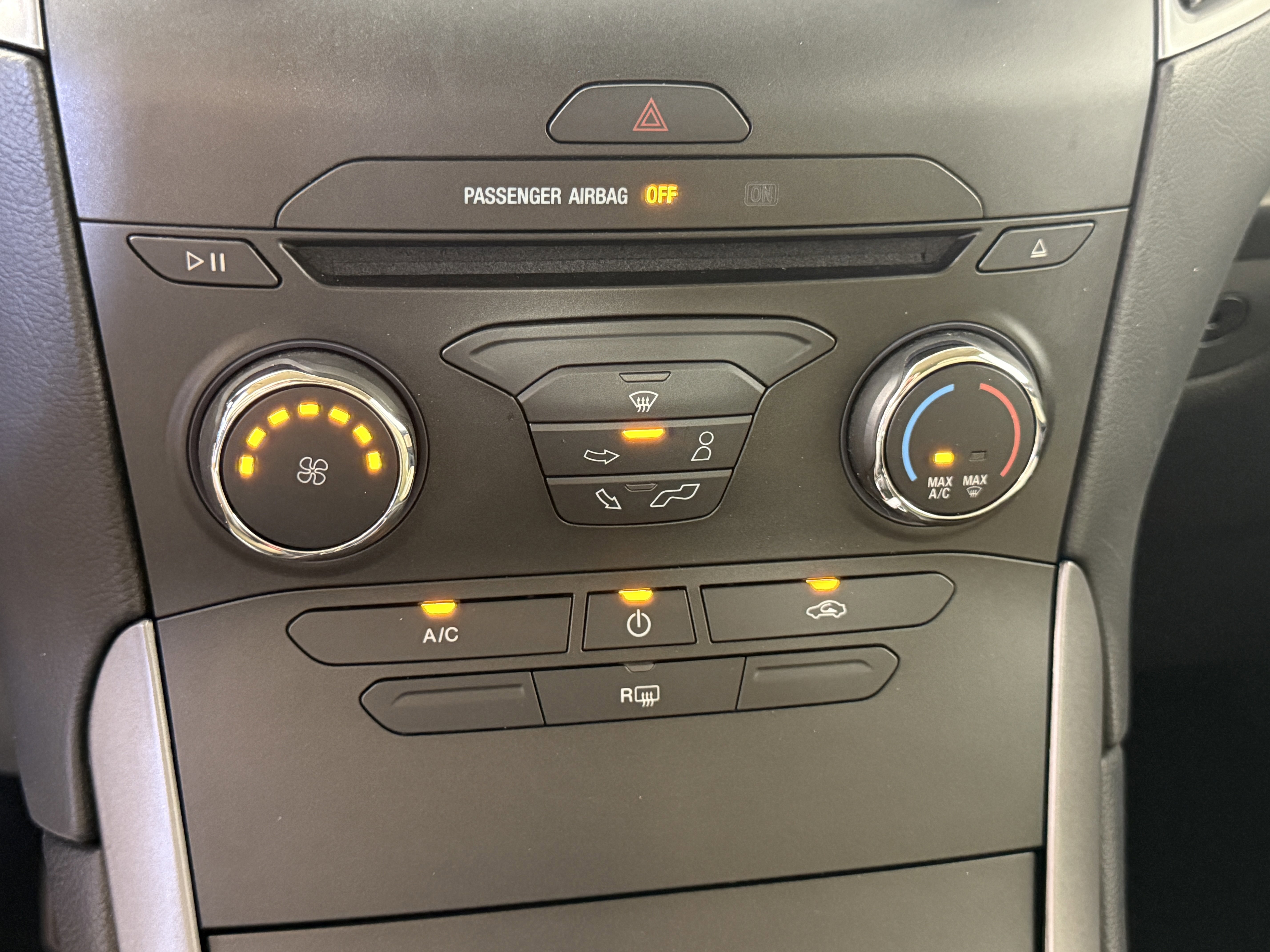 Certified 2018 Ford Edge SE image 20