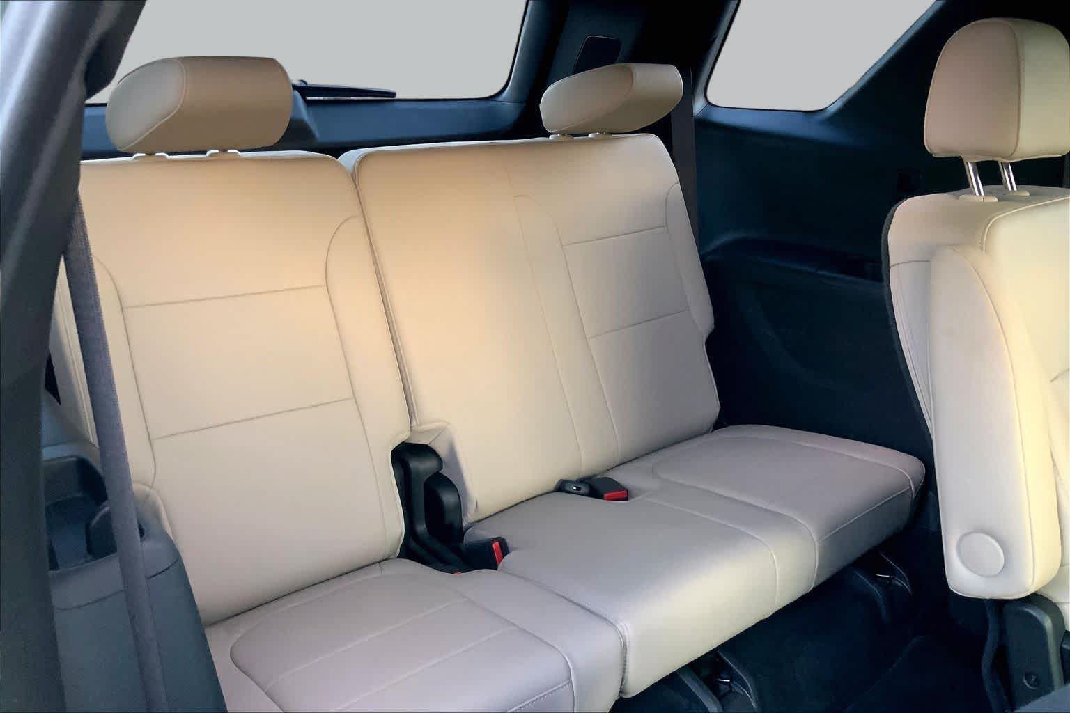 Used 2023 Chevrolet Traverse LT w/ LT Premium Package FWD image 18