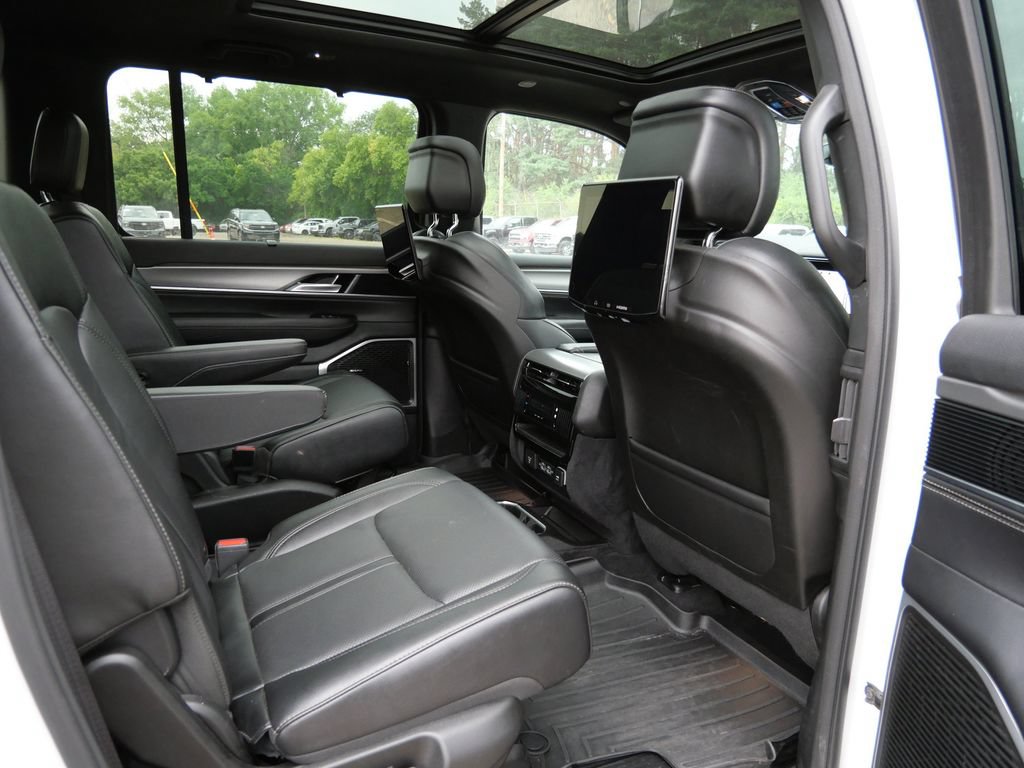 Used 2023 Jeep Wagoneer Series II w/ Convenience Group I AWD/4WD image 13