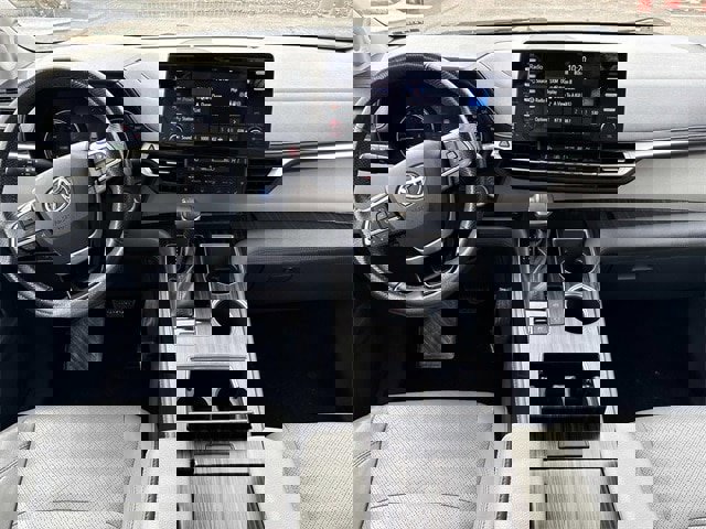 Used 2022 Toyota Sienna Limited image 17