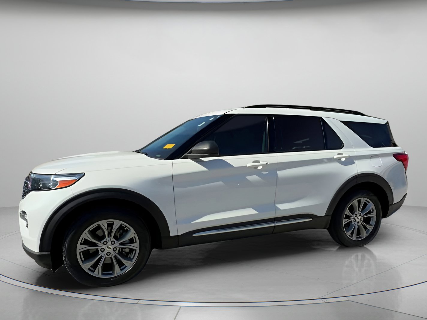 Certified 2022 Ford Explorer XLT w/ Equipment Group 202A image 13